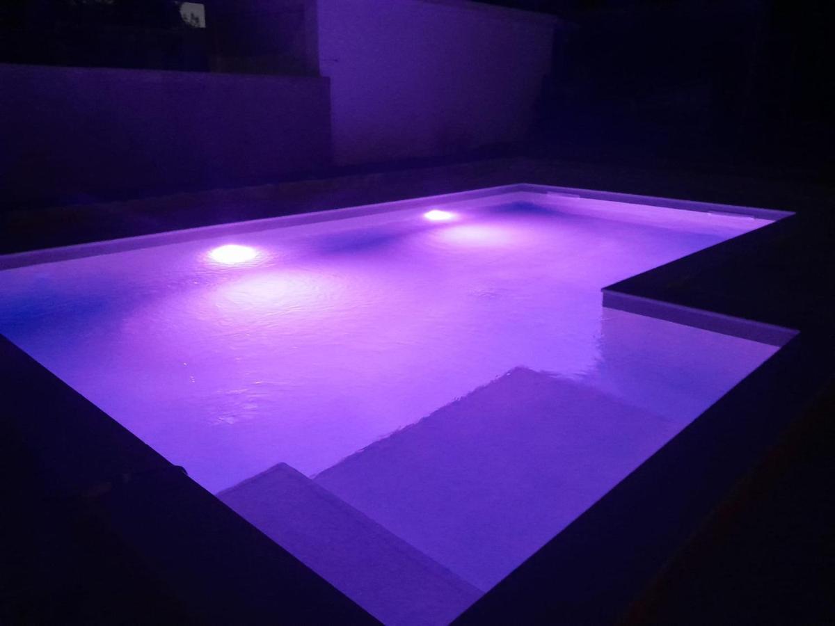 Caliente Apartments Vir B Luaran gambar